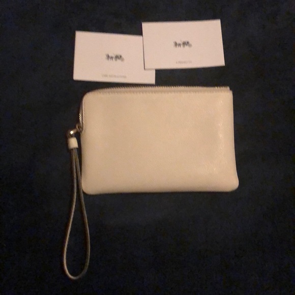 Coach Wristlet - Picture 4 of 8